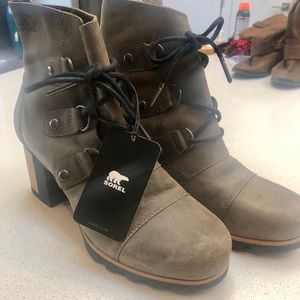 NWT Sorel Addington Booties